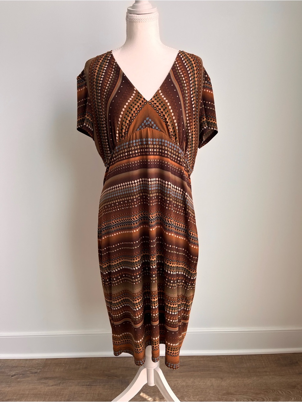 Sandra Darren Brown Patterned V-Neck Midi Dress